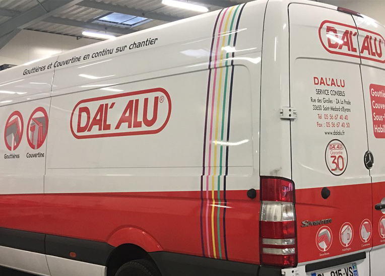 Leader. Rentabilité, expertise, innovation… retrouvez les 7 bonnes raisons de rejoindre le réseau DAL'ALU dès maintenant !